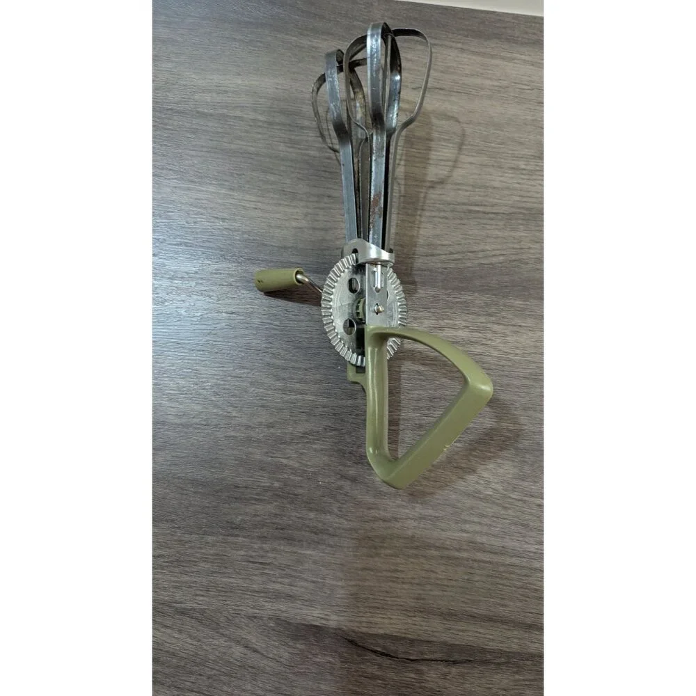 Vintage Hand Crank Egg Beater Whisk With Olive Handle - Retro‎ Kitchen Tool prop